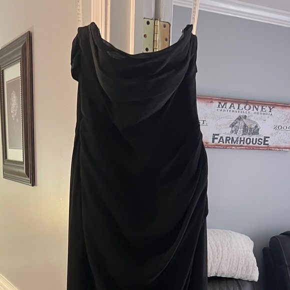 Dress - Picture 1 of 2